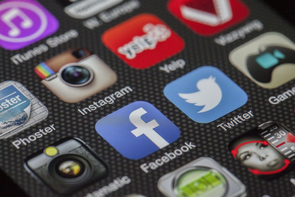 Les 14 meilleurs outils d'analyse des réseaux sociaux pour un reporting plus pertinent en 2025